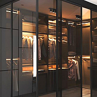 стеклянная гардеробная комната