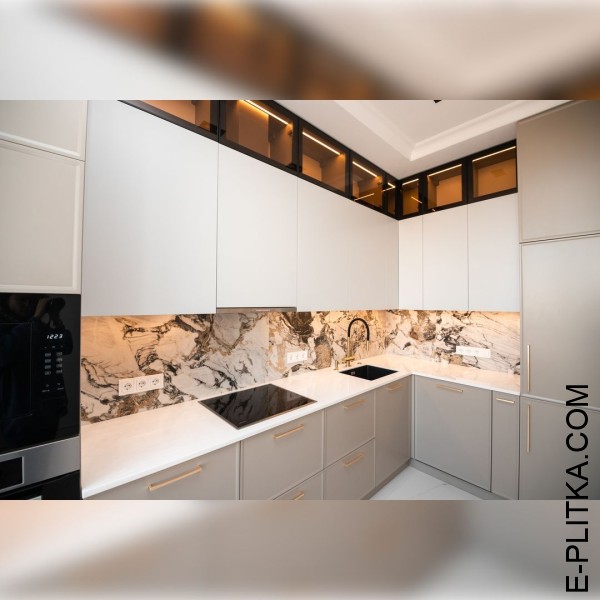 Сучасна кухня у двох світлих тонах