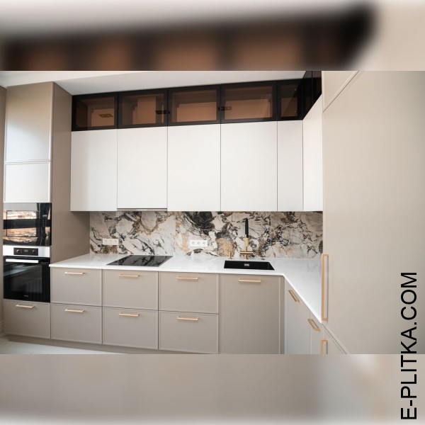 Сучасна кухня у двох світлих тонах