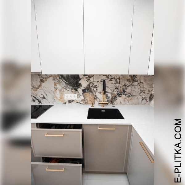 Сучасна кухня у двох світлих тонах