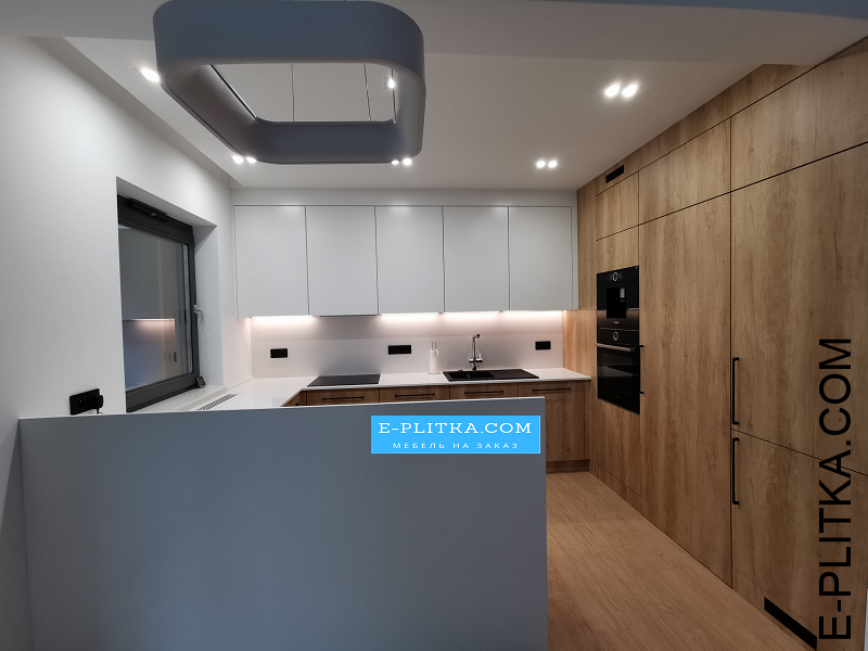 Квадратная кухня «Etna» с полуостровом