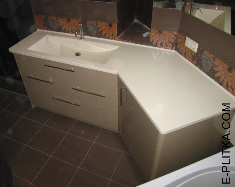 Кутова шафа для ванної кімнати зі стільницею