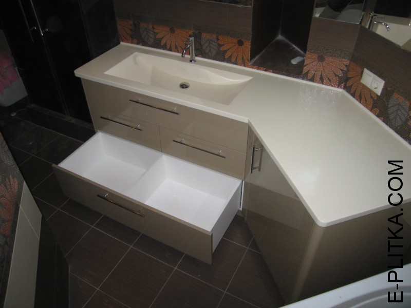 Кутова шафа для ванної кімнати зі стільницею