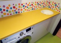 Стільниця у ванній кімнаті з пральною машиною