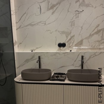 Вбудована шафа в нішу ванної кімнати з пральною машиною