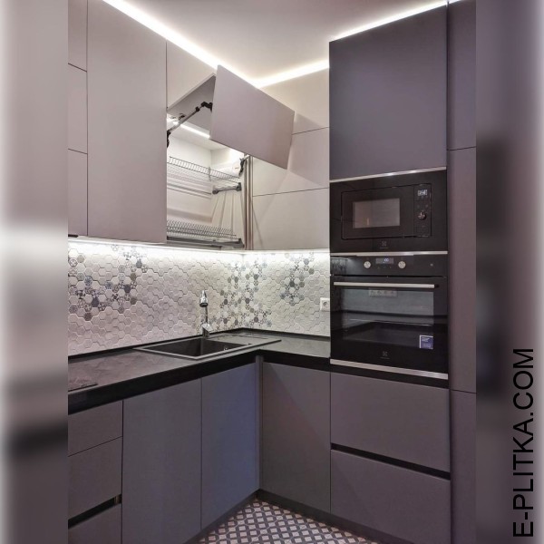Серая с белым кухня AGT супермат со встроенными шкафами