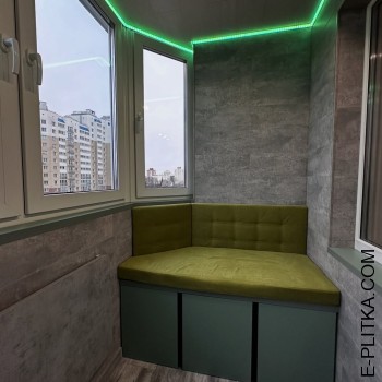 Зелена балконна шафа та тумба на лоджію