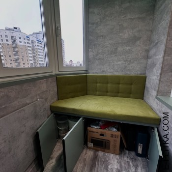 Зелена балконна шафа та тумба на лоджію