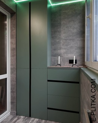 Зеленый балконный шкаф и тумба на лоджию