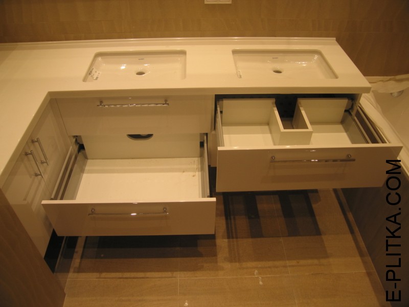 Кутові набори меблів для ванної кімнати