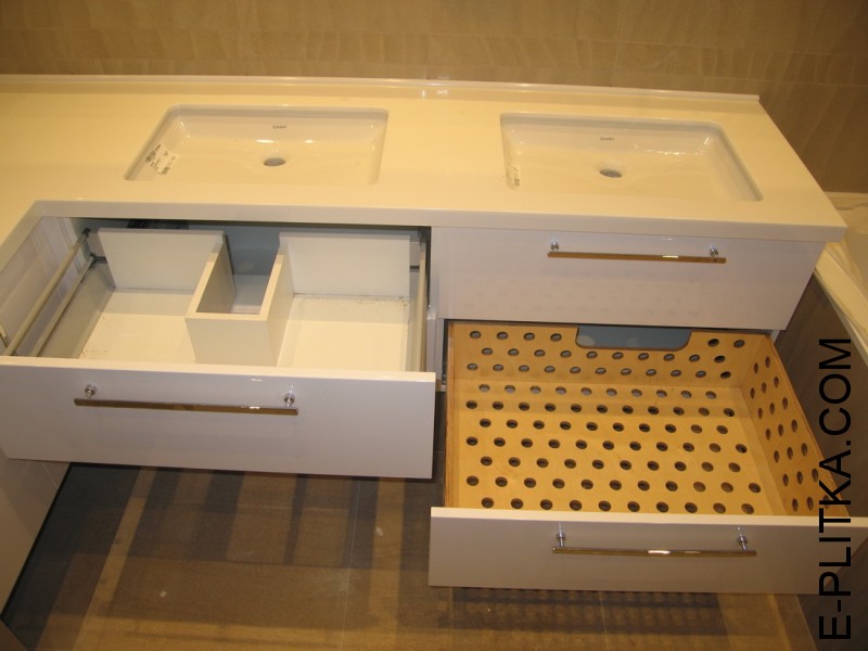 Кутові набори меблів для ванної кімнати