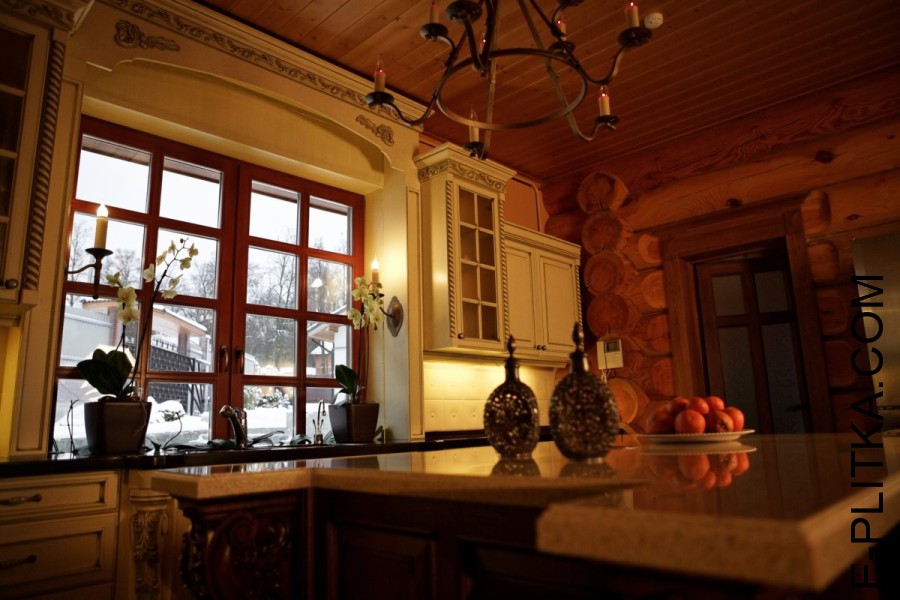 Кухня из массива березы с резным декором фасадов