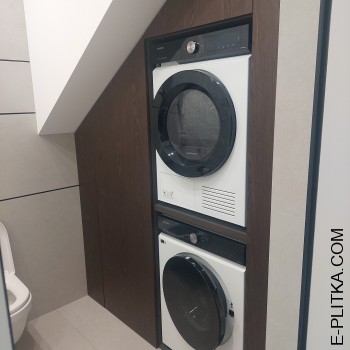 Шафа під мансардний скос сходинок у гостьовий санвузол