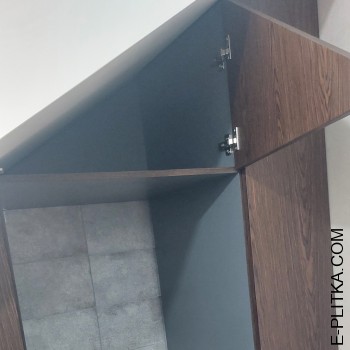 Шафа під мансардний скос сходинок у гостьовий санвузол