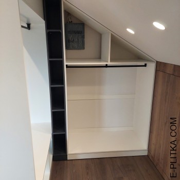 Шафи в спальню на мансардний поверх