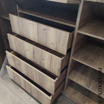 Шафи в спальню на мансардний поверх