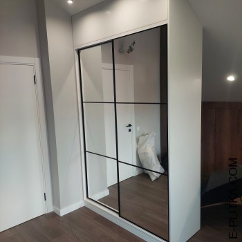 Шафи в спальню на мансардний поверх