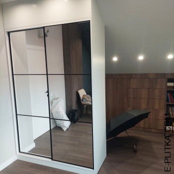 Шафи в спальню на мансардний поверх