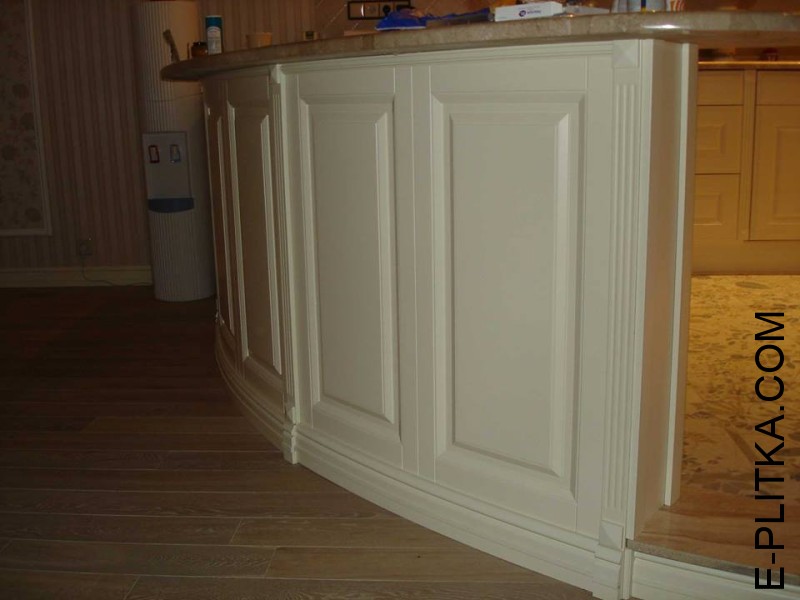 Кухня-вітальня у класичному стилі