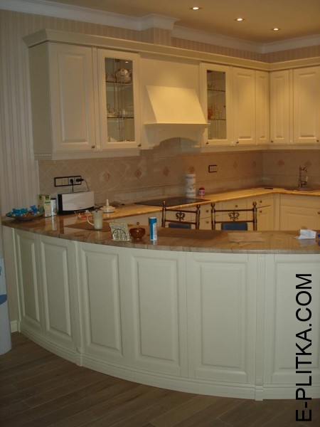 Кухня-вітальня у класичному стилі