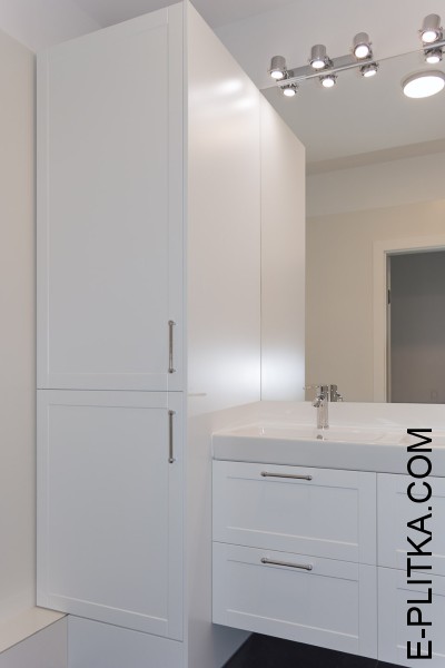 Пенал для ванної в класичному стилі