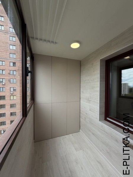 Виготовимо вбудовану шафу під розмір лоджії на замовлення в Києві нестандартної форми та за індивідуальним дизайн-проектом. Балконні шафи вбудовані в лоджію з дверцятами від підлоги до стелі. ТЕЛЕФОНУЙТЕ ☎️ +38(073) 576 63 03 ✔️ Найкраща якість та ціни!