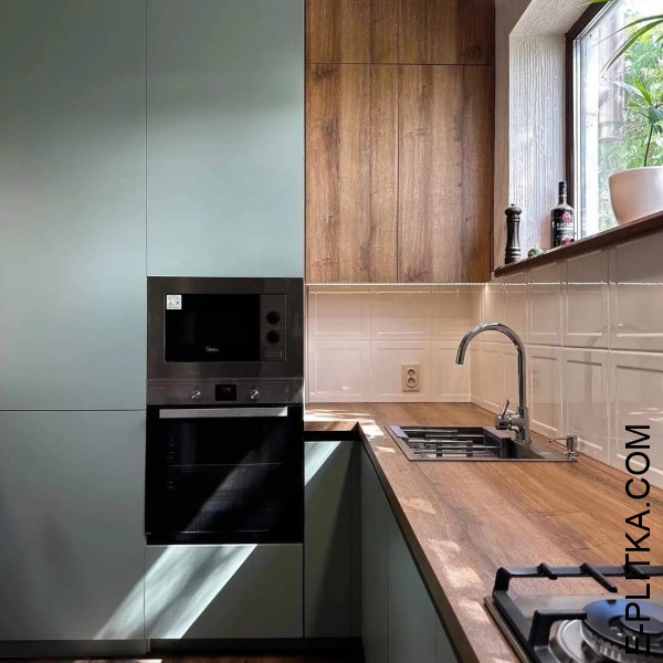 Изготавливаем кухни в Киеве под заказ любых размеров и по индивидуальному дизайн-проекту. Серая пластиковая мебель в кухню Феникс современного стиля со столешницей под дерево. ЗВОНИТЕ ☎️ (063) 641 35 65 ✔️ Лучшее качество!