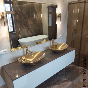 Меблі у ванну кімнату із золотими раковинами