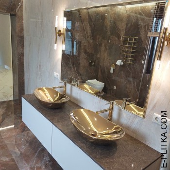 Меблі у ванну кімнату із золотими раковинами