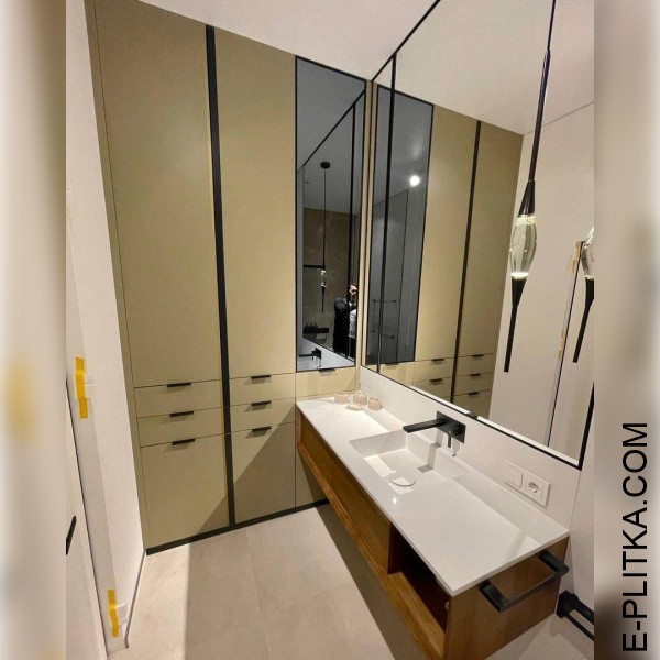 Изготавливаем мебель для ванной в Киеве под заказ нестандартных размеров и по индивидуальному дизайн-проекту. Комплект мебели в ванную комнату: встроенный шкаф на всю ширину ниши, подвесная тумба шпонированная дубом. ЗВОНИТЕ ☎️ (063) 641 35 65 ✔️ Лучшее к