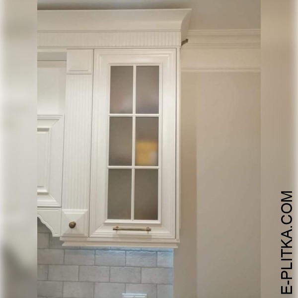 Світла кухня класика в сучасному інтер`єрі