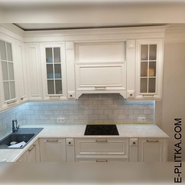 Світла кухня класика в сучасному інтер`єрі