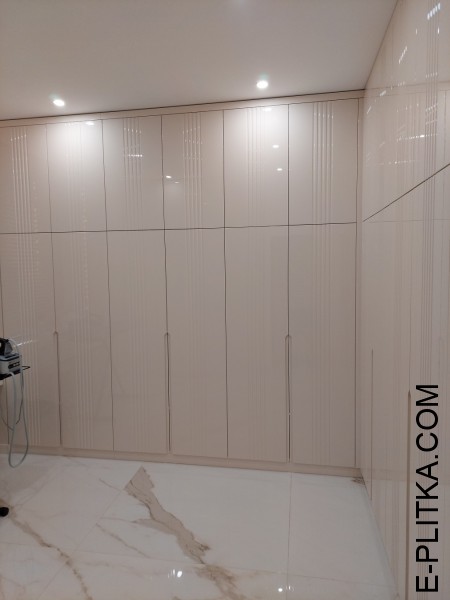 Современные шкафы для гардеробной комнаты