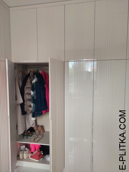 Современные шкафы для гардеробной комнаты