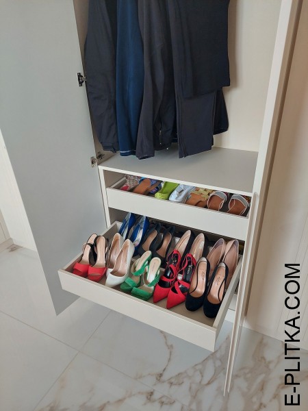 Современные шкафы для гардеробной комнаты