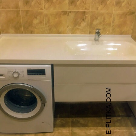 Стиральная машина под столешницей в ванной