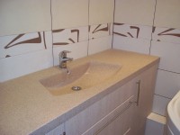 Стільниця з каменю у ванну кімнату під раковину