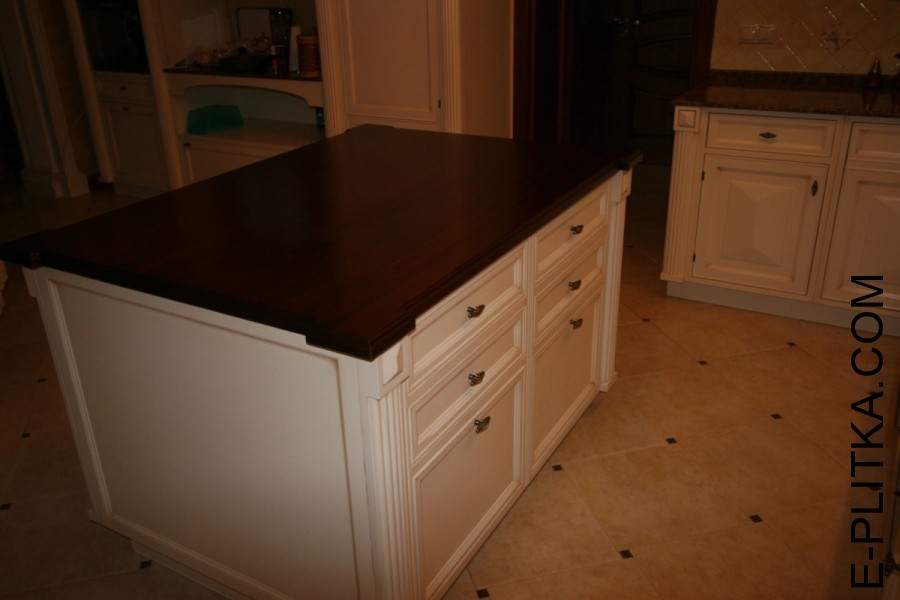 Роскошная кухня с «островом»