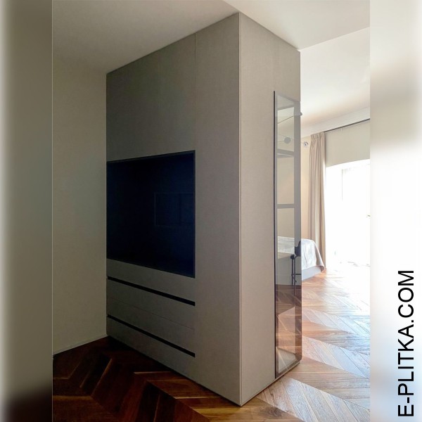 Орна шафа зі скляними дверцятами в спальню