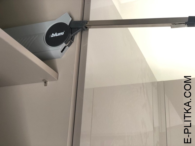 Сучасна кухня з кам'яною стільницею та фасадами Alvic!