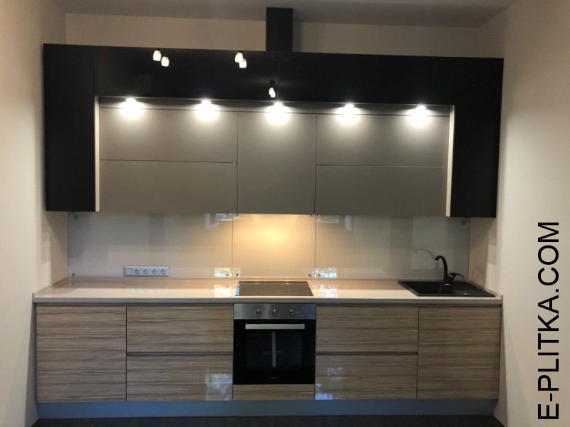 Сучасна кухня з кам'яною стільницею та фасадами Alvic!