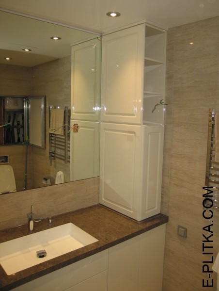 Столешница с мебелью и раковиной для ванной комнаты