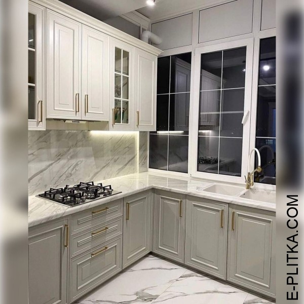 П-подібна кухня сірого кольору у стилі сучасна класика