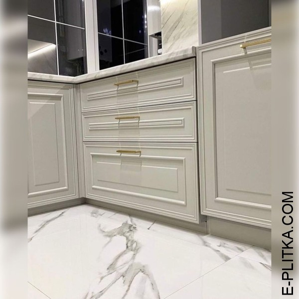 П-подібна кухня сірого кольору у стилі сучасна класика