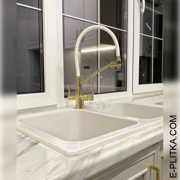 П-подібна кухня сірого кольору у стилі сучасна класика