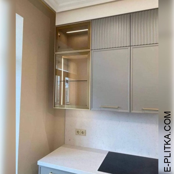 Крашеная кухня со стильной фрезеровкой фасадов серого цвета