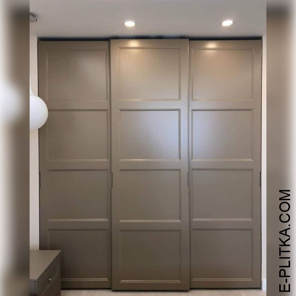 Изготавливаем трехдверные шкафы в Киеве под заказ комфортных размеров и по индивидуальному дизайн-проекту. Встроенная модель трехстворчатого шкафа в спальню с раздвижными дверями из МДФ модного цвета. ЗВОНИТЕ ☎️ (063) 641 35 65 ✔️ Выбирайте наше качество 