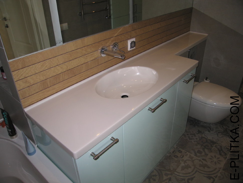 Влагостойкая мебель для ванной со столешницей