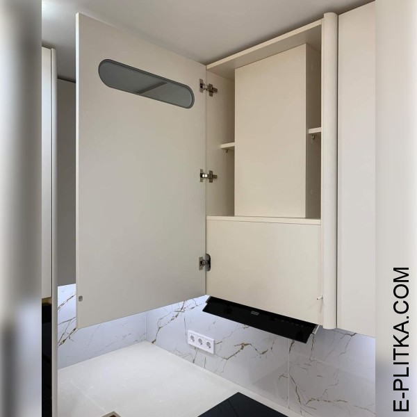 Матова кухня кремового кольору з профільною ручкою під золото