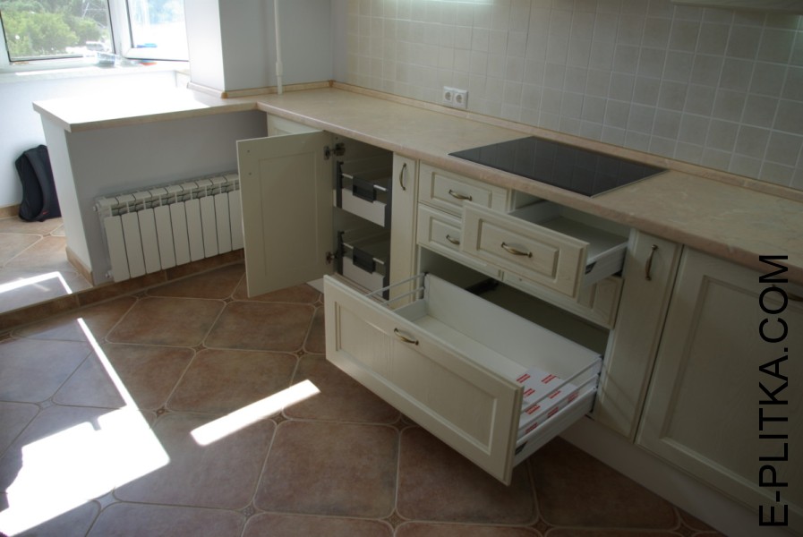 Лаконичная и высокофункциональная кухня из массива